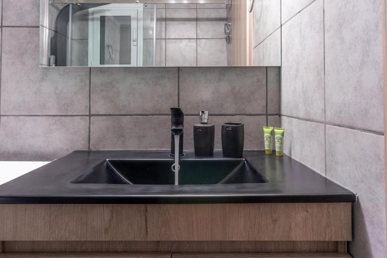 Luxury Apartment Overlooking The Citadel Of Tsakas Athens Luaran gambar